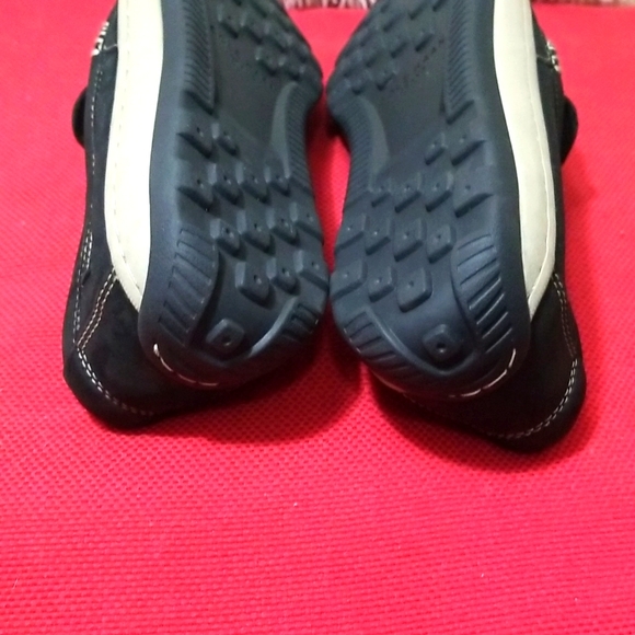 COLE HAAN SHOES - Picture 9 of 11